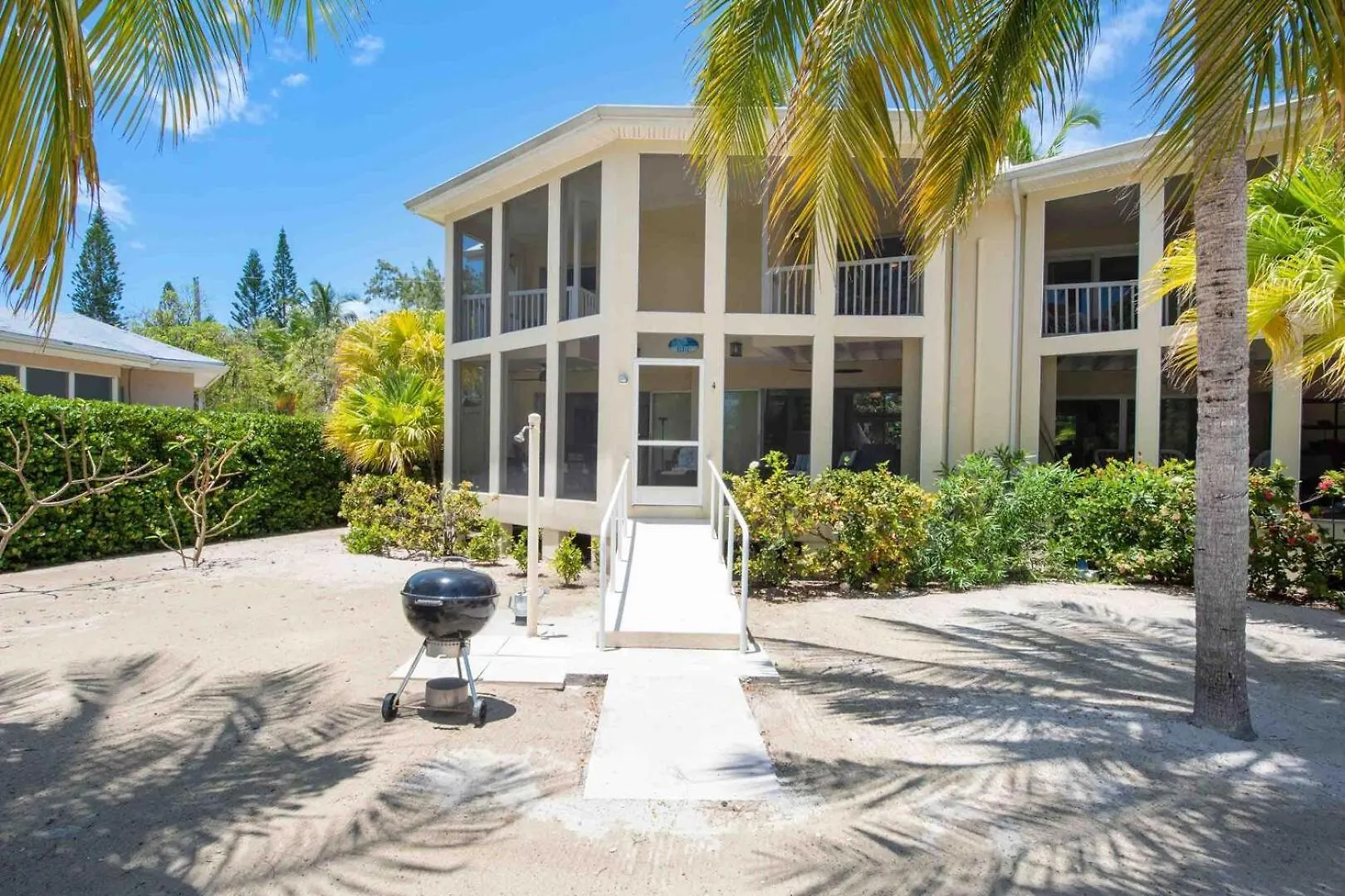 Deja Blu Ih 4 Apartment Driftwood Village Cayman Islands
