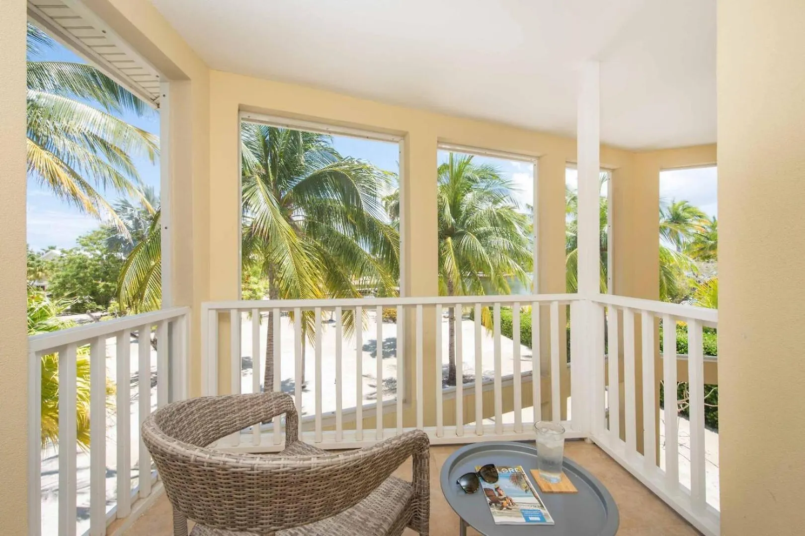 Deja Blu Ih 4 Apartment Driftwood Village Cayman Islands