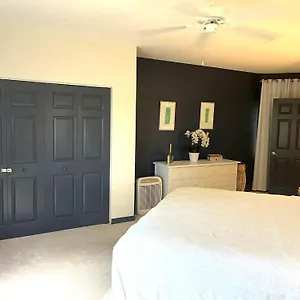 Living At The Retreat Apartment